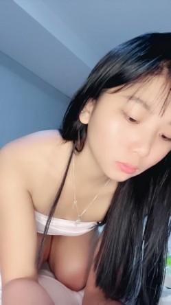 萝莉精致学妹【可爱罪名】携闺蜜超强尺度道具自慰喷水 截图3