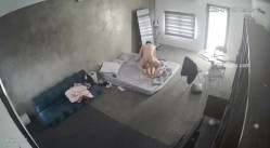黑客破解家庭网络摄像头偷拍住毛坯房的年轻情侣疯狂做爱有时一天做爱几次 截图2