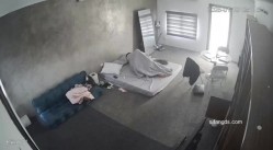 黑客破解家庭网络摄像头偷拍住毛坯房的年轻情侣疯狂做爱有时一天做爱几次 截图6