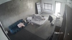 黑客破解家庭网络摄像头偷拍住毛坯房的年轻情侣疯狂做爱有时一天做爱几次 截图7