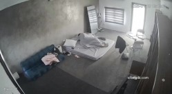 黑客破解家庭网络摄像头偷拍住毛坯房的年轻情侣疯狂做爱有时一天做爱几次 截图8