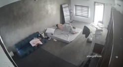 黑客破解家庭网络摄像头偷拍住毛坯房的年轻情侣疯狂做爱有时一天做爱几次 截图11