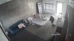 黑客破解家庭网络摄像头偷拍住毛坯房的年轻情侣疯狂做爱有时一天做爱几次 截图12