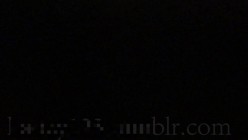 运气不错网吧通宵玩游戏的时候无意偷窥到包厢一对情侣在里面激情做爱,窗帘正好露一条缝没拉严 截图2