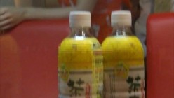 运气不错网吧通宵玩游戏的时候无意偷窥到包厢一对情侣在里面激情做爱,窗帘正好露一条缝没拉严 截图8