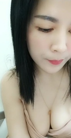 30岁风情-巨乳依萍 ：奶是被你摸大的吗，阿姨笑而不语，啊啊老公你舔一下我的奶，奶头好硬哦，老公我想要高潮！ 截图14