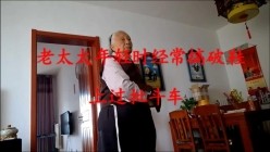 风流老太太阴毛都没有了还很粉与小青年啪啪啪内射说出血了 截图1