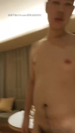 4P大乱交气质美女两男两女啪啪，口交双女互舔上位骑乘大力猛操 截图3