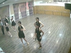 舞蹈班《监控破解》偷拍多位美女学员后台换衣服 截图6