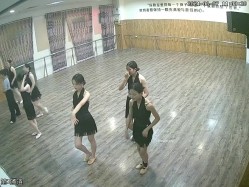舞蹈班《监控破解》偷拍多位美女学员后台换衣服 截图10