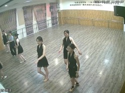 舞蹈班《监控破解》偷拍多位美女学员后台换衣服 截图13