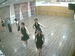 舞蹈班《监控破解》偷拍多位美女学员后台换衣服 截图15