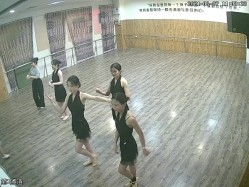 舞蹈班《监控破解》偷拍多位美女学员后台换衣服 截图16
