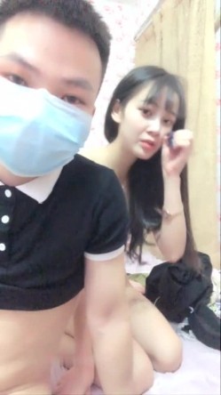 高颜值苗条妹子露奶双人啪啪 炮友掏出JJ撸管再床上后入抽插非常诱人 截图16