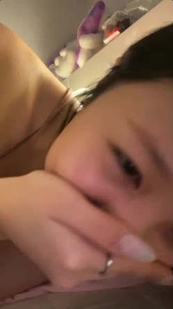 顶级BJ下海-卧蚕小网红【soeun】福利私拍，约啪自慰反差舔食吸茎深喉艹穴抽插相当火爆 截图4