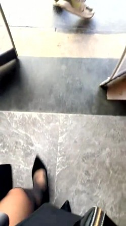 户外露出达人【御姐爱深喉】丝袜裸空从商场到图书馆再到超市裸空太牛逼了强烈推荐！ 截图7