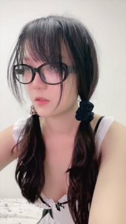 ️新人眼镜校花 十个眼镜九个骚 闷骚型丝袜大长腿舌钉口爆啪啪 截图8