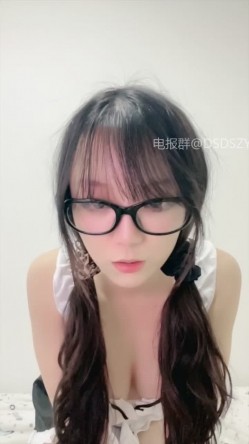 ️新人眼镜校花 十个眼镜九个骚 闷骚型丝袜大长腿舌钉口爆啪啪 截图10