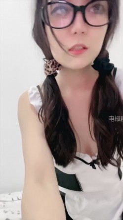 ️新人眼镜校花 十个眼镜九个骚 闷骚型丝袜大长腿舌钉口爆啪啪 截图11