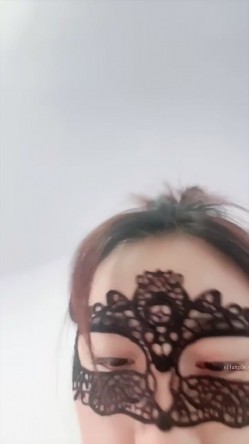 黄播界的扛把子『代也加』开放阳台全裸自慰喷水爆菊~往楼下尿尿~半透勾引外卖小哥 截图4
