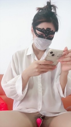 黄播界的扛把子『代也加』开放阳台全裸自慰喷水爆菊~往楼下尿尿~半透勾引外卖小哥 截图5