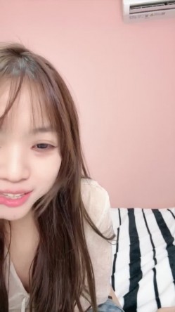 蜜桃臀女神【骚屁屁】被教练颜射口爆内射 ️简直太爽了 截图1