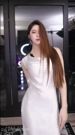 抖音极品少妇【海琴烟】九头身美女，裸舞诱惑，道具自慰高潮，喜欢大长腿闻大屁眼子的不可错过 截图3