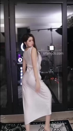 抖音极品少妇【海琴烟】九头身美女，裸舞诱惑，道具自慰高潮，喜欢大长腿闻大屁眼子的不可错过 截图4