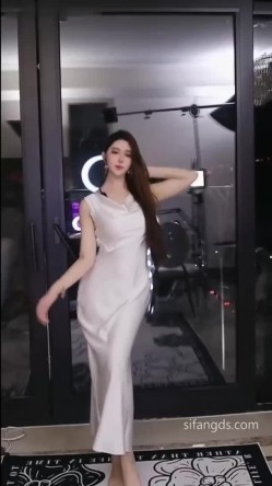 抖音极品少妇【海琴烟】九头身美女，裸舞诱惑，道具自慰高潮，喜欢大长腿闻大屁眼子的不可错过 截图7