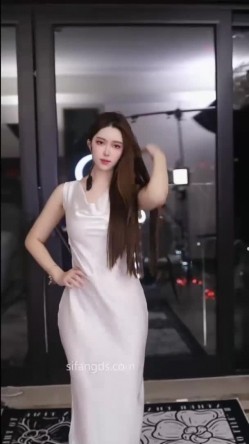 抖音极品少妇【海琴烟】九头身美女，裸舞诱惑，道具自慰高潮，喜欢大长腿闻大屁眼子的不可错过 截图13