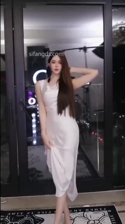 抖音极品少妇【海琴烟】九头身美女，裸舞诱惑，道具自慰高潮，喜欢大长腿闻大屁眼子的不可错过 截图15