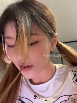 ️性感小野猫【Kiki-2025】极品女神~连体丝袜~吊带丝袜~阿黑颜~开裆牛仔裤~黑丝足交 截图16