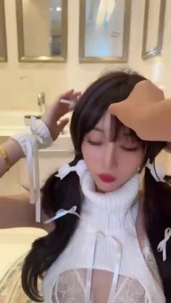 秀人网红人模特儿-玥儿玥【正宗小妖精 170CM高挑身材 大长腿 瘦瘦的 但是胸很大】大方暴露 大尺度流出视频 截图5