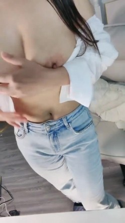 巨乳多情少妇 身材丰满 道具自慰 抠逼吃鸡好爽 被男友狠草 乖乖骑乘声音很好听 超淫荡 白浆流了很多 截图3