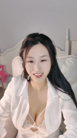巨乳多情少妇 身材丰满 道具自慰 抠逼吃鸡好爽 被男友狠草 乖乖骑乘声音很好听 超淫荡 白浆流了很多 截图6