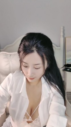 巨乳多情少妇 身材丰满 道具自慰 抠逼吃鸡好爽 被男友狠草 乖乖骑乘声音很好听 超淫荡 白浆流了很多 截图8