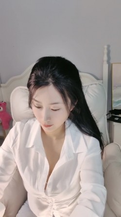 巨乳多情少妇 身材丰满 道具自慰 抠逼吃鸡好爽 被男友狠草 乖乖骑乘声音很好听 超淫荡 白浆流了很多 截图13