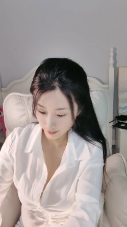 巨乳多情少妇 身材丰满 道具自慰 抠逼吃鸡好爽 被男友狠草 乖乖骑乘声音很好听 超淫荡 白浆流了很多 截图15