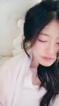 【熙颜】顶级绿播女神! 爆菊 抠逼 道具狂插流白浆~秒射! 清纯风，初恋脸，这逼和奶子绝了！ 截图3