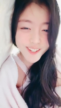 【熙颜】顶级绿播女神! 爆菊 抠逼 道具狂插流白浆~秒射! 清纯风，初恋脸，这逼和奶子绝了！ 截图10