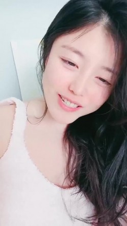 【熙颜】顶级绿播女神! 爆菊 抠逼 道具狂插流白浆~秒射! 清纯风，初恋脸，这逼和奶子绝了！ 截图13