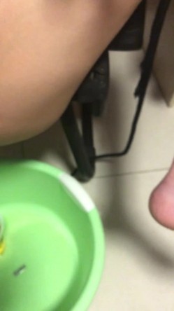 《字母圈顶级大神 ️极限调教阴环骚母狗》震撼全网露脸反差婊体验各种虐阴虐肛，玩法花样多，吃屎喝尿啪啪生殖器各种操作 截图11