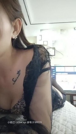 极品小奶妈女神 【糖璃儿】高颜值 挤奶水自己喝 扩阴器展示鲍鱼内部细节 白浆流得不像话 截图5