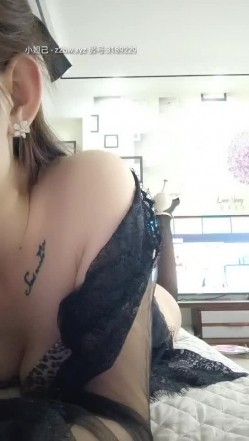 极品小奶妈女神 【糖璃儿】高颜值 挤奶水自己喝 扩阴器展示鲍鱼内部细节 白浆流得不像话 截图6