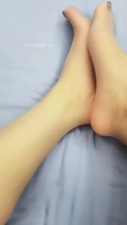 【抖音泄密】，极品广东美人妻，【小燕姨】，气质优雅，反差淫妇被干喷水 截图1