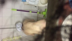 没什么经验现场天花板偷拍美乳少妇阿姨洗澡，怕被发现手还不停的抖，不过看见是真的值！ 截图8