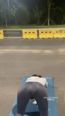 推特绿帽NTR夫妇刷锅第一人【娇妻日记】订阅私拍，户外露出、约单男、换妻4P 截图12