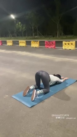 推特绿帽NTR夫妇刷锅第一人【娇妻日记】订阅私拍，户外露出、约单男、换妻4P 截图14