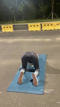 推特绿帽NTR夫妇刷锅第一人【娇妻日记】订阅私拍，户外露出、约单男、换妻4P 截图15