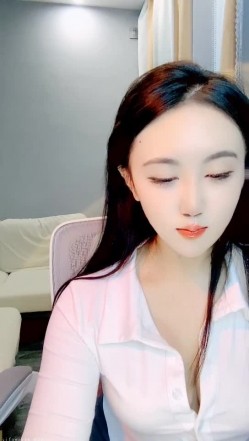极品颜值【okk】白虎逼 全身尤物完美~直接撸了黑丝美乳配上无毛粉逼 截图8